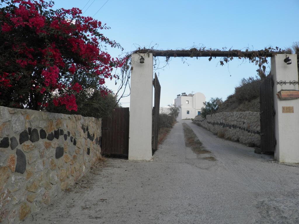 Santorini Traditional Suites Vóthon Exteriér fotografie